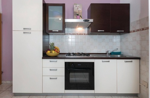 Pomer Apartment | Awesome apartment in Banjole with swimming pool