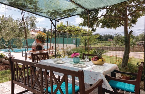 Pomer Apartment | Awesome apartment in Banjole with swimming pool