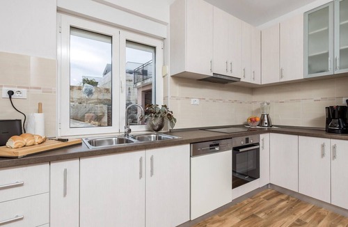 Pobri Apartment | Awesome apartment in Bregi with house sea view