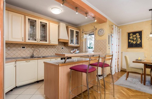 Viskovo Apartment | Awesome apartment in Kastav with swimming pool