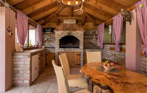 Viskovo House | Awesome Apartment In Kastav With Swimming Pool