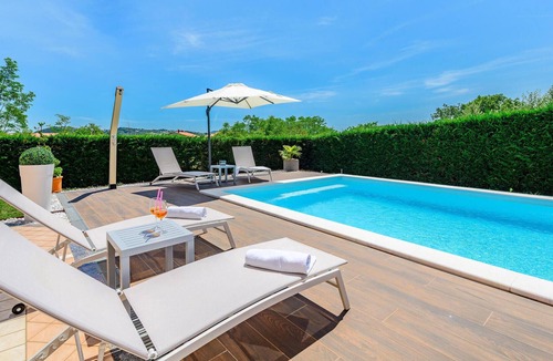 Vinez Apartment | Awesome Apartment in Labin With Outdoor Swimming Pool, Wifi and 3 Bedrooms