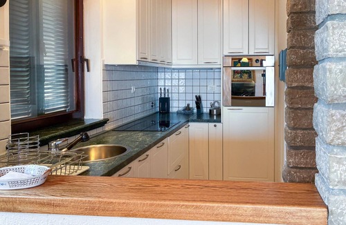 Ika Apartment | Awesome apartment in Opric with WiFi