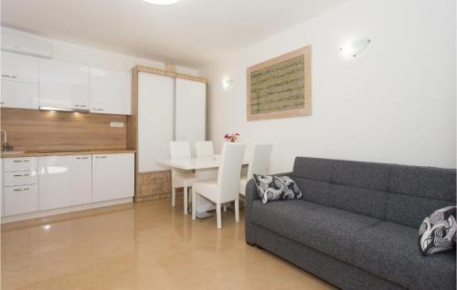 Omis Apartment | Awesome Apartment In Podgrade With Wifi