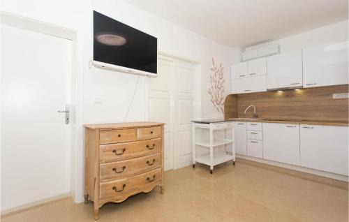 Omis Apartment | Awesome Apartment In Podgrade With Wifi
