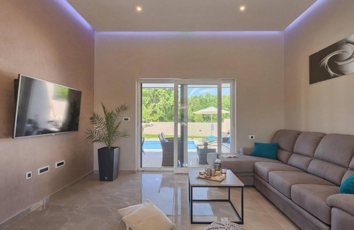 Belavici House | Awesome home in Barban