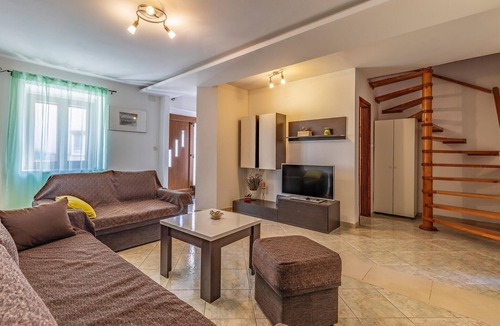Kavran House | Awesome home in Kavran with WiFi