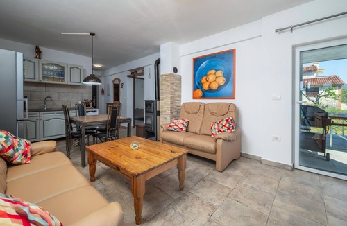 Trgetari House | Awesome home in Koromacno with WiFi