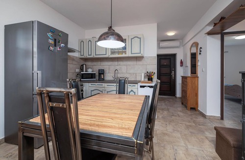 Trgetari House | Awesome home in Koromacno with WiFi