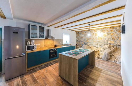 Ljubitovica House | Awesome home in Ljubitovica