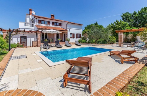 Loborika House | Awesome home in Loborika