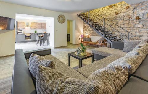 Mali Vareski House | Awesome Home In Peruski With Wifi