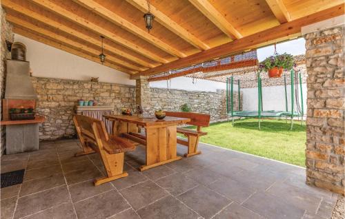 Mali Vareski House | Awesome Home In Peruski With Wifi