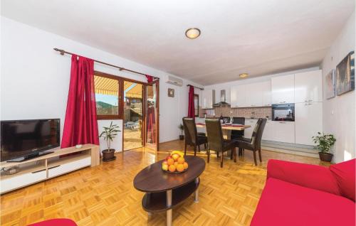 Primorski Dolac House | Awesome Home In Primorski Dolac