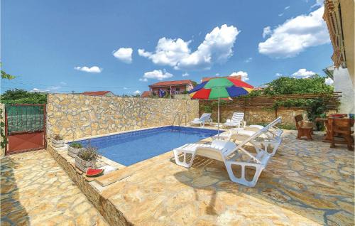 Primorski Dolac House | Awesome Home In Primorski Dolac