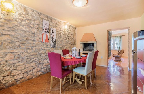 Loborika House | Awesome home in Pula with WiFi