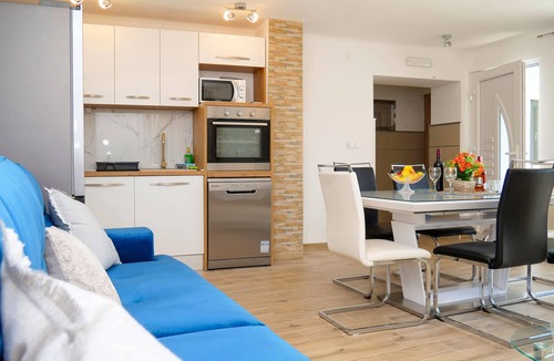 Marina House | Awesome home in Vinovac