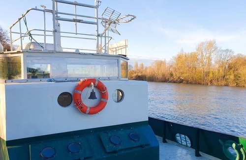 Le Port-Marly Boat Rental | Barge 120 m2 on the banks of the Seine, quiet and green