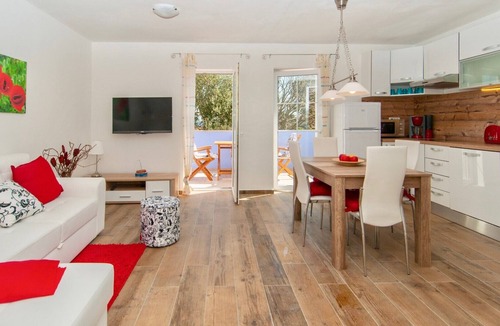 Nerezine Apartment | Beach apartment GALA with cozy terrace with sea view