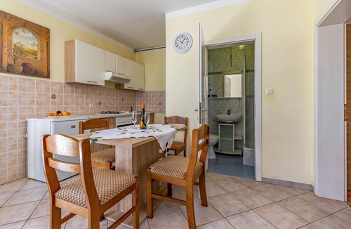 Kavran Apartment | Beach front apartment in Kavran with WiFi