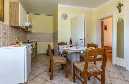 Kavran Apartment | Beach front apartment in Kavran with WiFi