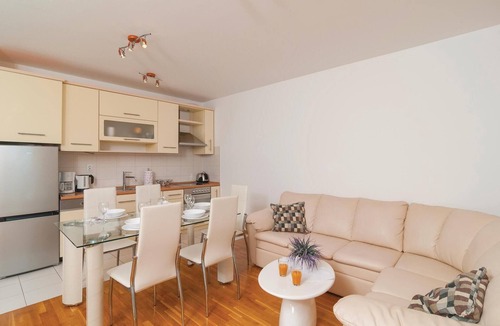Omis Apartment | Beach front apartment in Omis with house sea view