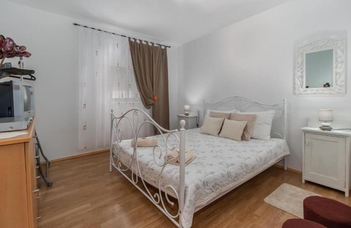 Smrika Apartment | Beach Front Apartment In Smrika