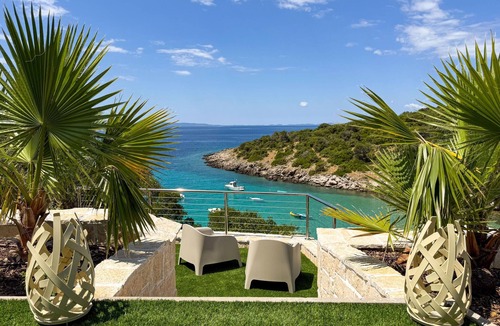 Potocnica House | Beach front home in Potocnica