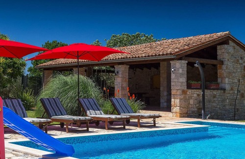 Gajana House | Beach front home in Pula