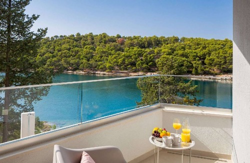 Splitska Villa | Beach Front Villa Splitska