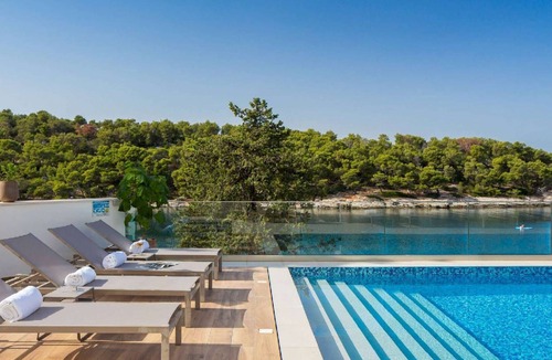 Splitska Villa | Beach Front Villa Splitska