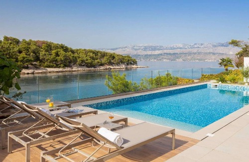 Splitska Villa | Beach Front Villa Splitska