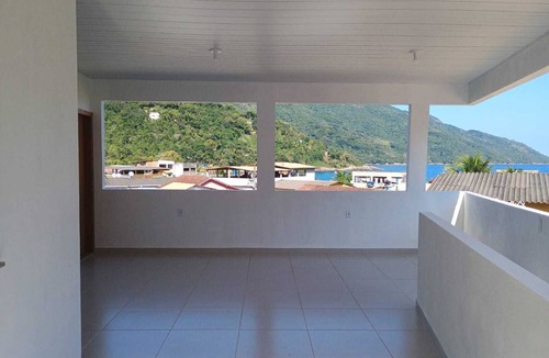 Mambucaba Apartment | BEACH SUITE ROOM PROVETÁ ILHA GRANDE, JUST A FEW STEPS FROM THE SAND.