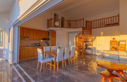 Potocnica House | Beach Villa: private bathing area, sandy beach, WiFi, ideal for families