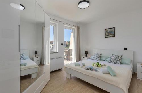 Vrbnik Apartment | Beachfront Apartment Betty - Happy Rentals