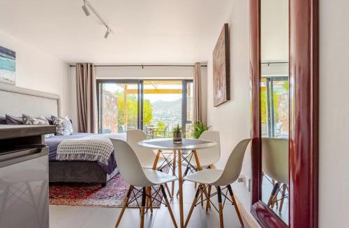 Glencairn Apartment | Beachfront Bliss