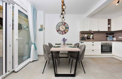 Privlaka Apartment | Beachfront Sun Garden Villas