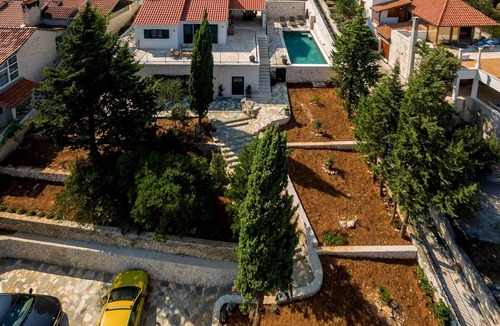 Splitska Villa | Beachfront Villa Dream & Live Brac with Pool