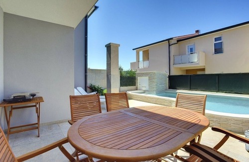 Banjole House | Beachfront villa with private pool and air conditioning, wifi, terrace, barbecue - ideal for a perfect family vacation.