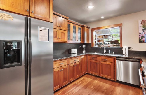 Tahoe Sierra Estates Cabin | Bearadise Luxury Cabin - Close to Tahoe City, Hot Tub