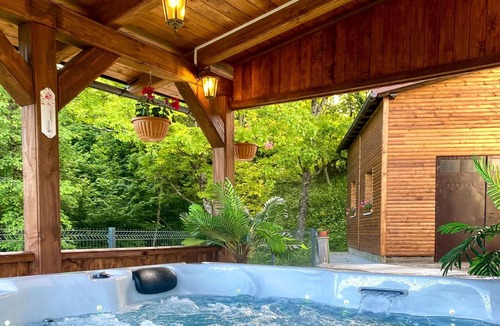 Brod Moravice Apartment | Beautiful apartment for 4 guests with WIFI, hot tub, TV and balcony