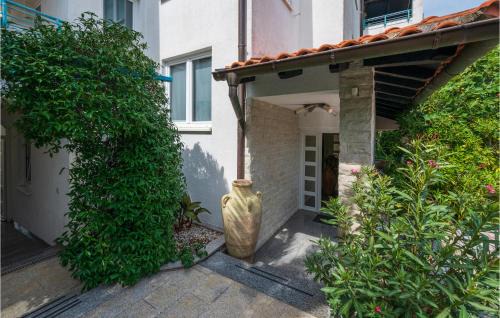 Pjescana Uvala Apartment | Beautiful Apartment In Pjescana Uvala