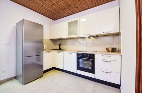 Marusici Apartment | Beautiful apartment for 7 guests with pool, WIFI, A/C, TV and balcony