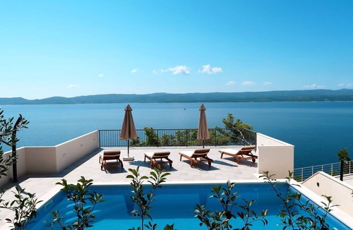 Marusici Apartment | Beautiful apartment for 7 guests with pool, WIFI, A/C, TV and balcony