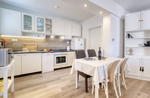 Ika Apartment | Beautiful apartment for 4 people with A/C, WIFI, TV and terrace