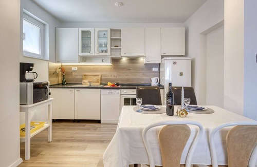 Ika Apartment | Beautiful apartment for 4 people with A/C, WIFI, TV and terrace