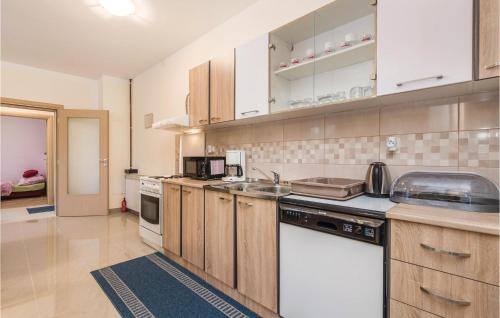 Veli Brgud Apartment | Beautiful Apartment In Bresca With Wifi