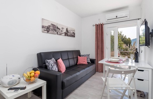 Cres Apartment | Beautiful apartment in Cres with WiFi