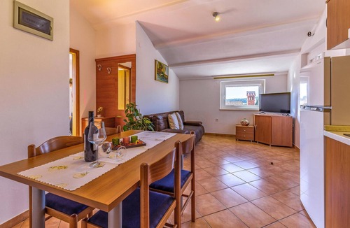 Medulin Apartment | Beautiful apartment in Medulin with WiFi