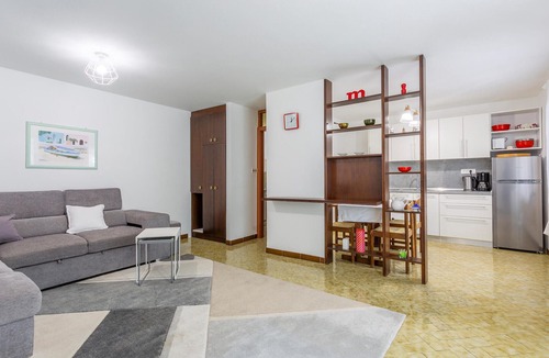 Omisalj Apartment | Beautiful apartment in Omisalj with WiFi